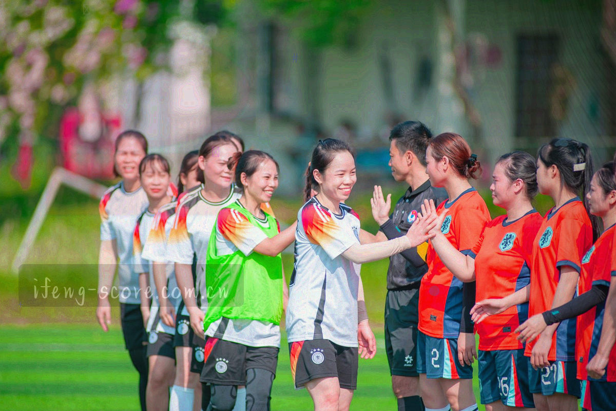 城市地图网格上标注场馆点位与收藏入口图标